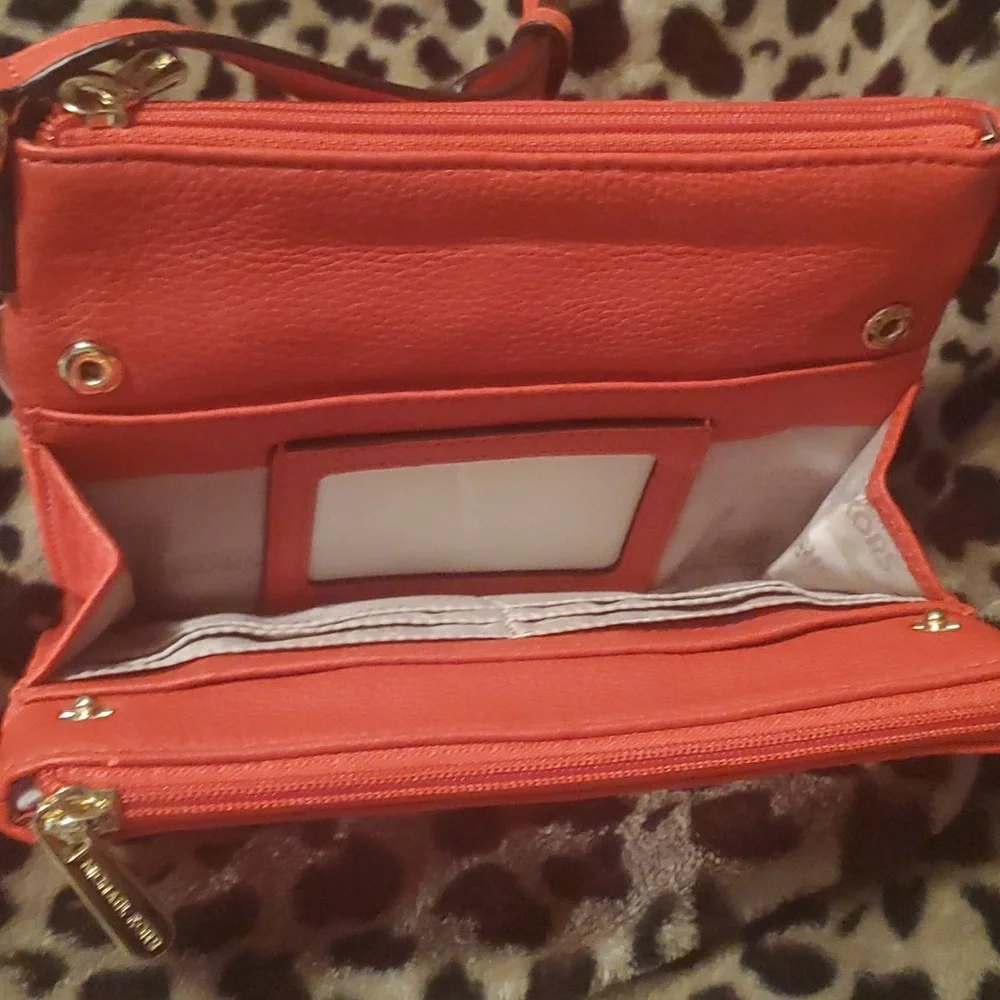 MK LG CROSSBODY PURSE - Picture 5 of 9